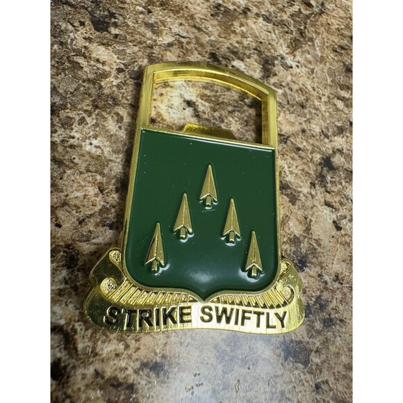 U.S. Army 70th Armor Crest "STRIKE SWIFTY" 2-70 Armor Vintage Bottle Opener - Picture 1 of 6